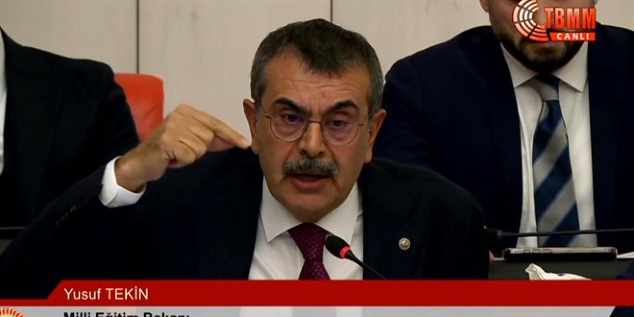 Bakan Tekin’den Mülakat Çıkışı: “Bu Kadar Karşıysanız Belediyeler Neden Yapıyor?”