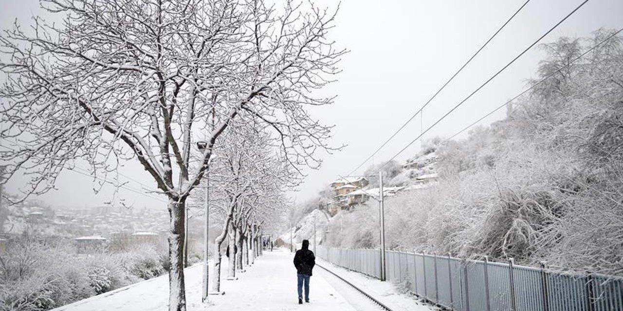 Ankara'da okullar 12 Ocak Pazartesi günü kısmen tatil edildi