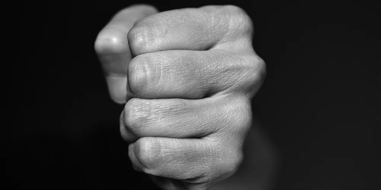 Kadın öğretmene açık tehdit: “Okul çıkışında yakalarım” mesajı tepki çekti