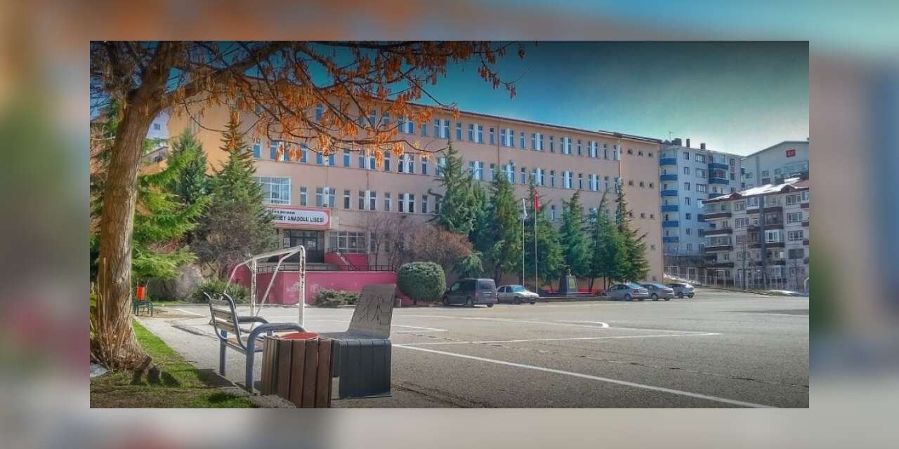 Ankara’da okulda dehşet: Eski öğretmen okulu bastı, müdür sınıfa kilitlendi