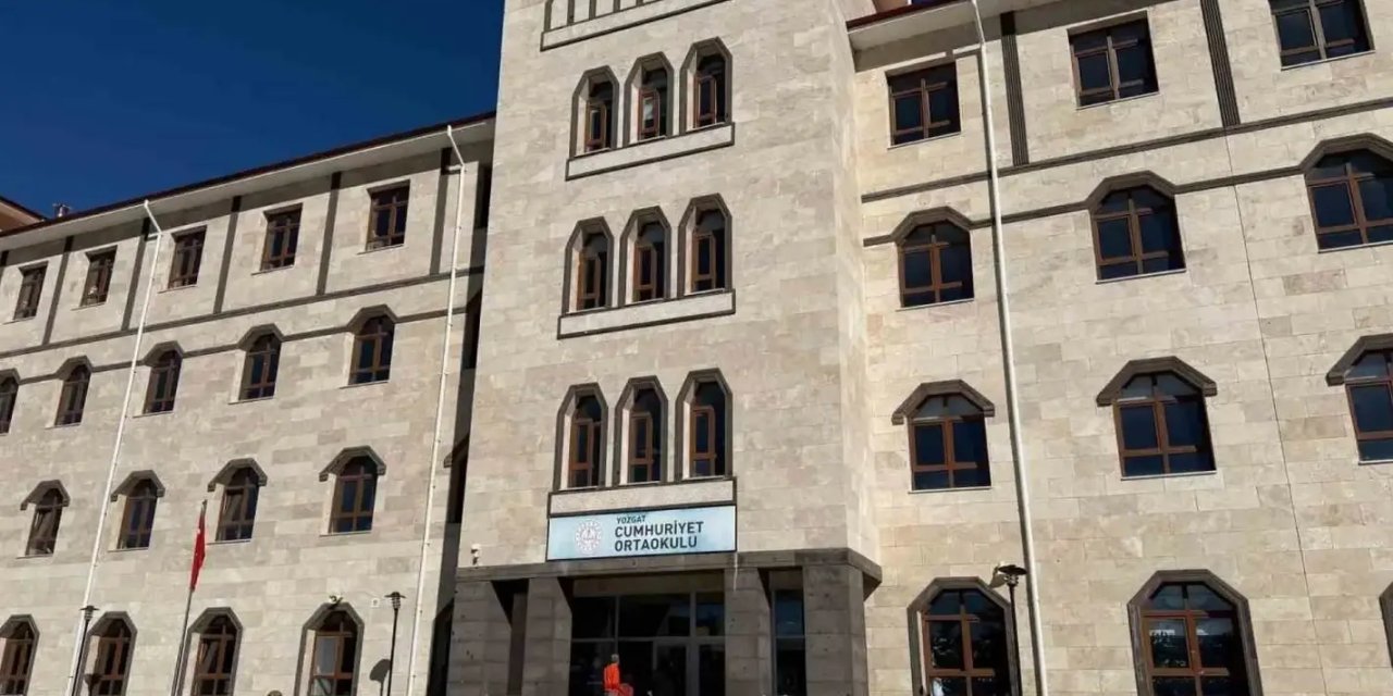 Okul Müdürüne Kafa Atan Veli Tutuklandı: Eğitim Camiasında Tepki Büyüyor