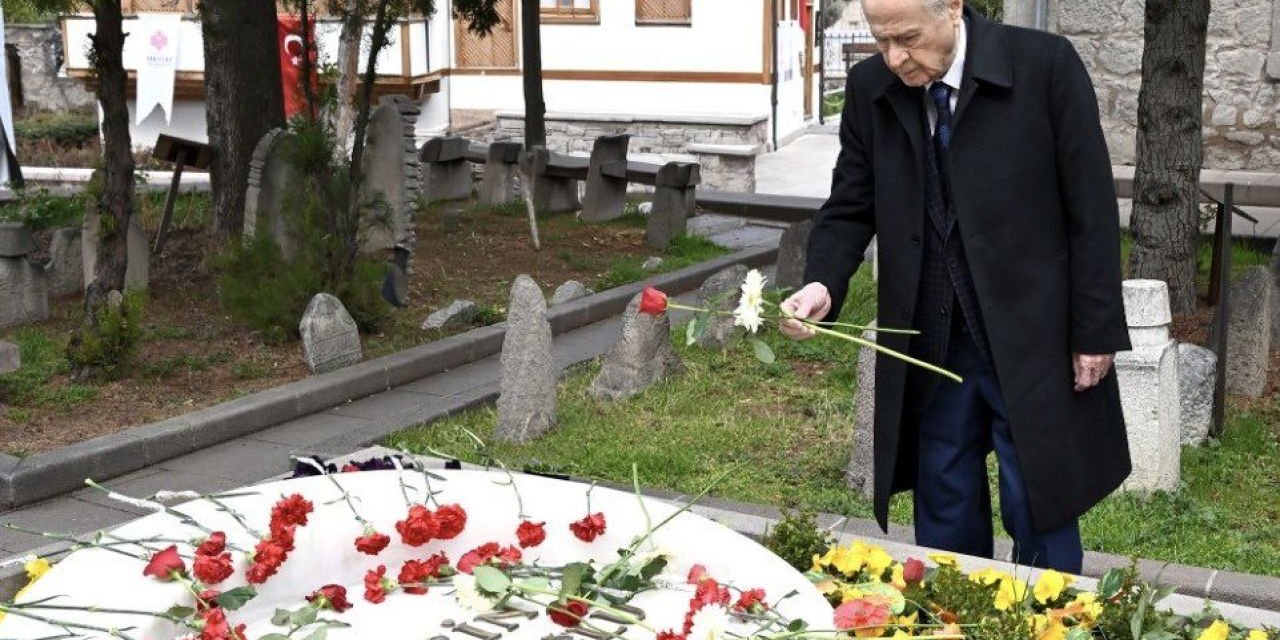 Devlet Bahçeli’den Muhsin Yazıcıoğlu’nun kabrine anlamlı ziyaret