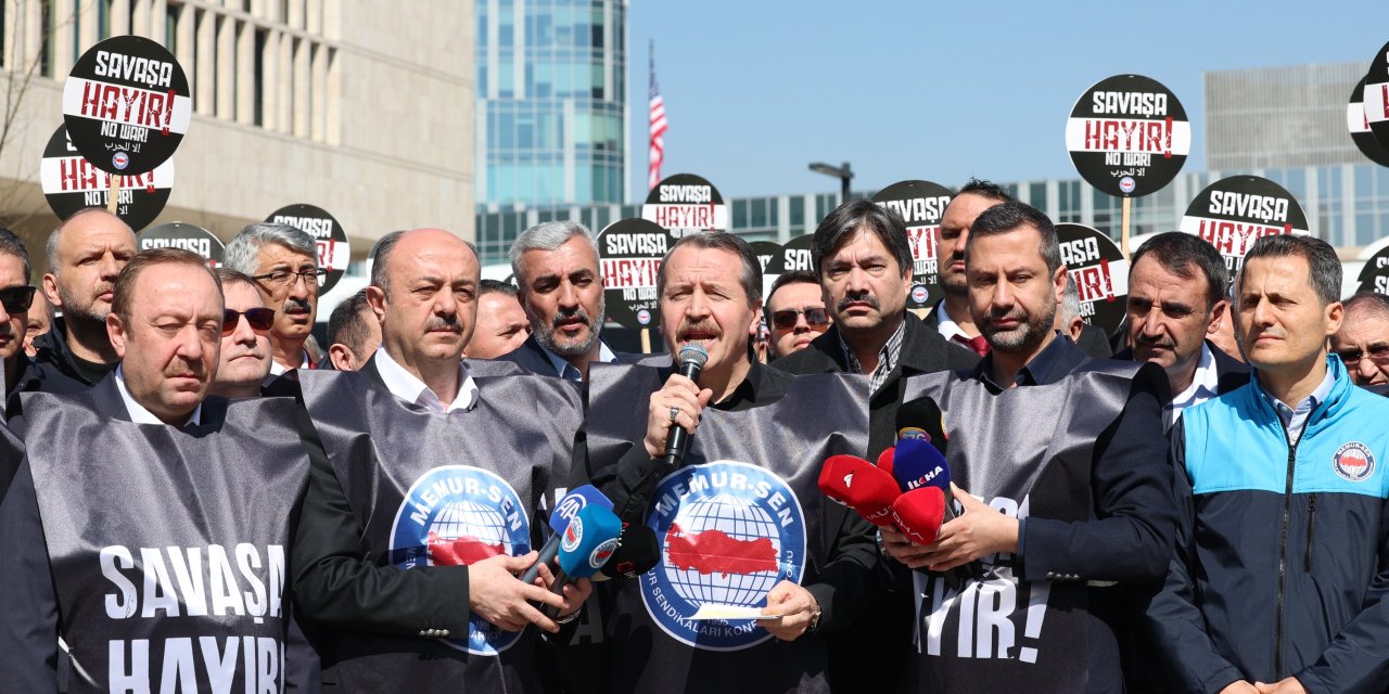 Memur-Sen’den ABD Büyükelçiliği önünde protesto: “Savaşa Hayır” çağrısıyla siyah çelenk bırakıldı