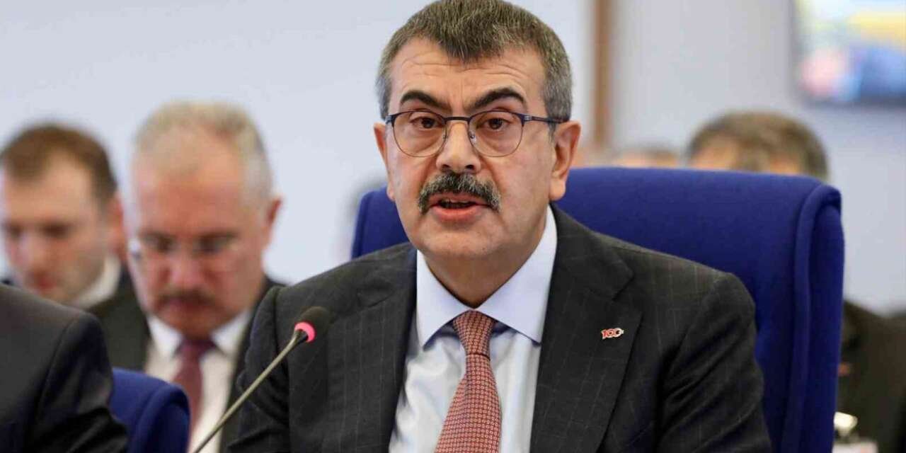 Yusuf Tekin'den Öğretmenlere Yeni Görev: Nisan Ayı Boyunca O Etkinlikler Yapılacak