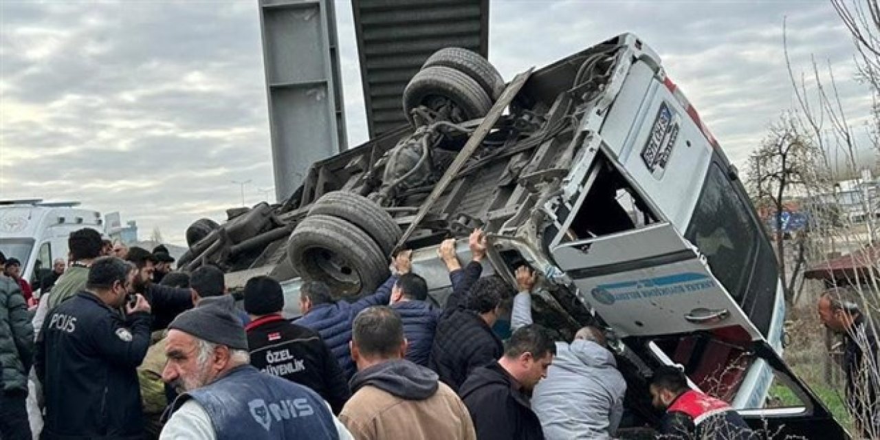 Ankara’da feci kaza: Yolcu minibüsü üst geçide çarptı, 4 kişi hayatını kaybetti