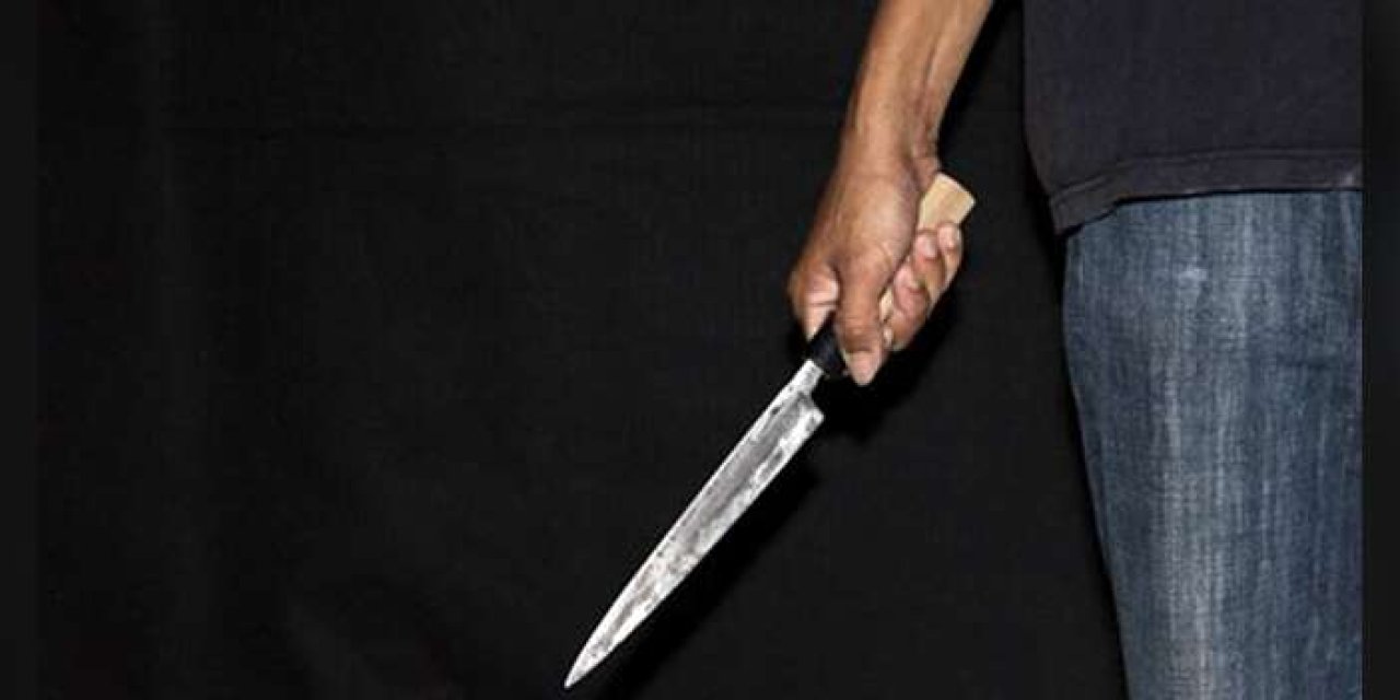 Okul önünde korku dolu anlar: Öğrenciye bıçak çekti, öğretmene anahtarla saldırdığı öne sürüldü