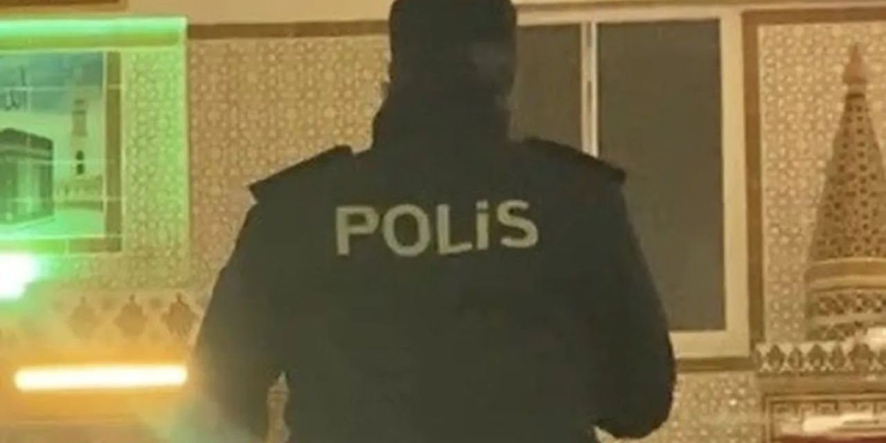 Üniformasıyla Müezzinlik Yapan Emniyet Müdürü Vatandaşları Duygulandırdı