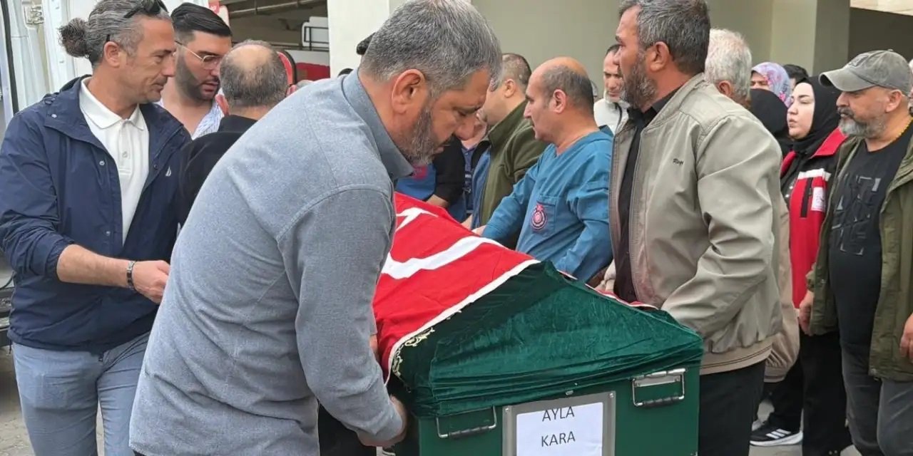 Bakan Tekin, Şehit Öğretmen Ayla Kara’nın Cenazesinde: Duygu Dolu Anlar