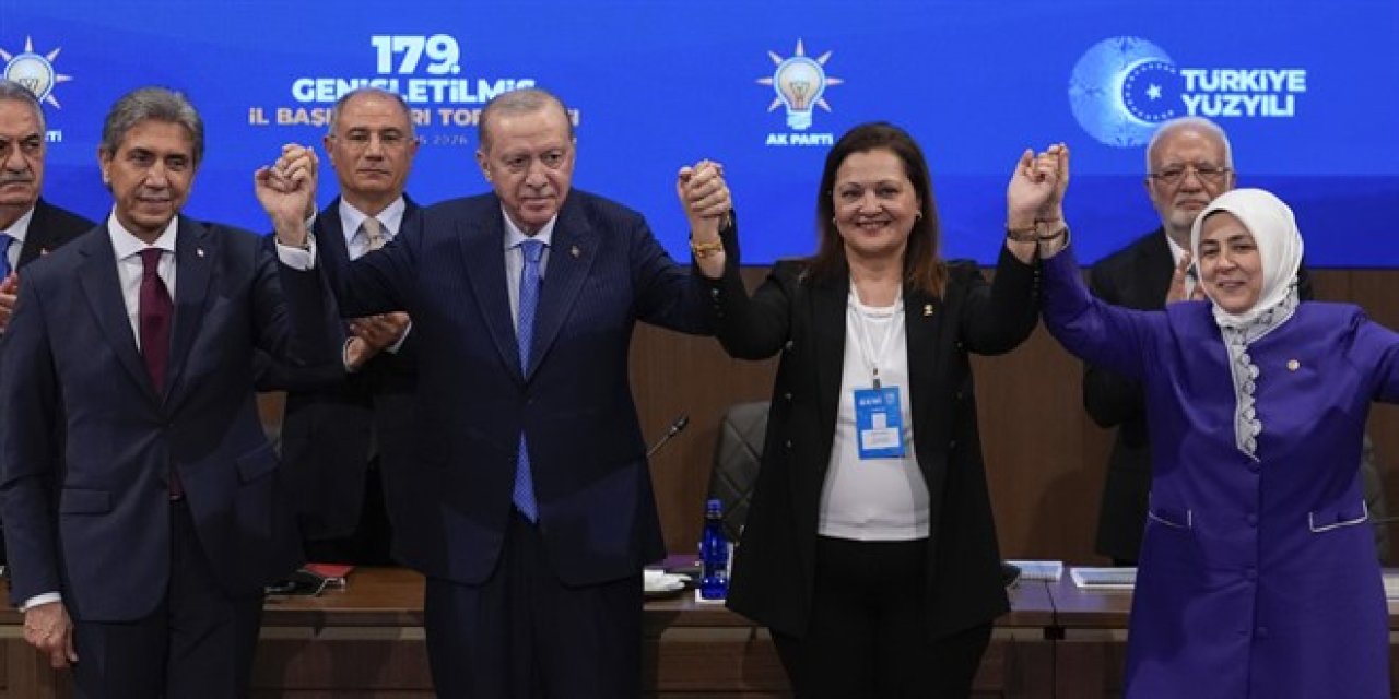 Burcu Köksal AK Parti’ye Katıldı: Afyonkarahisar’da Meclis Çoğunluğu El Değiştirdi