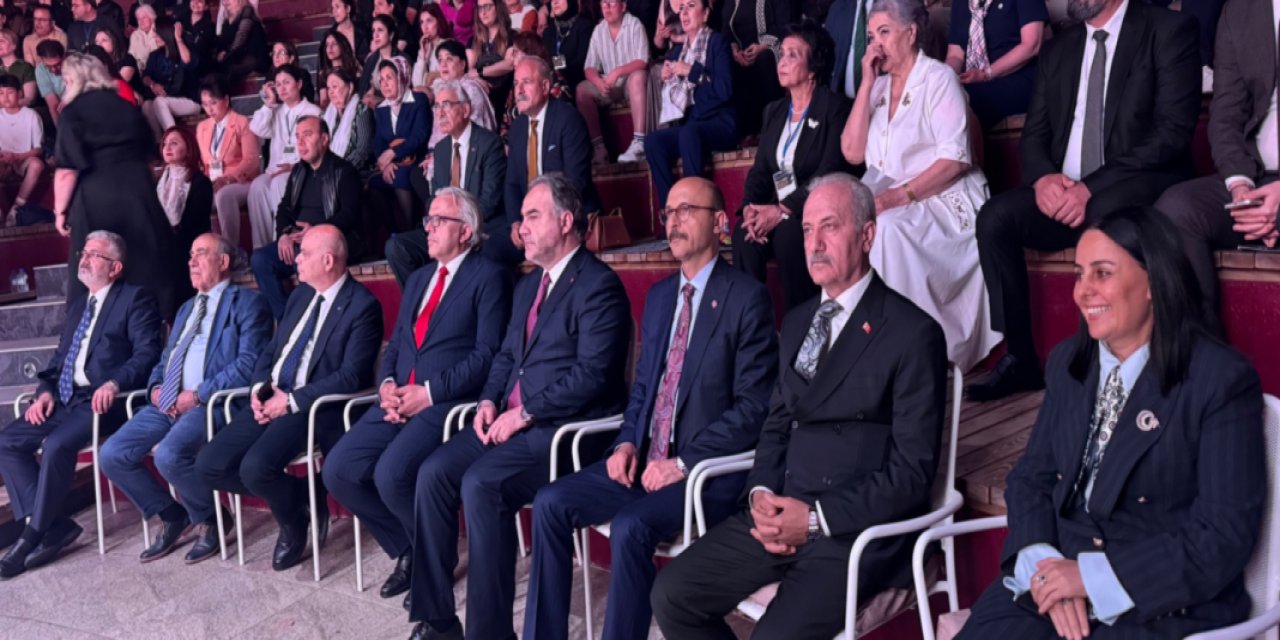 Eğitim Dünyasında UAESEB’e “Yılın Sivil Toplum Kuruluşu” Ödülü