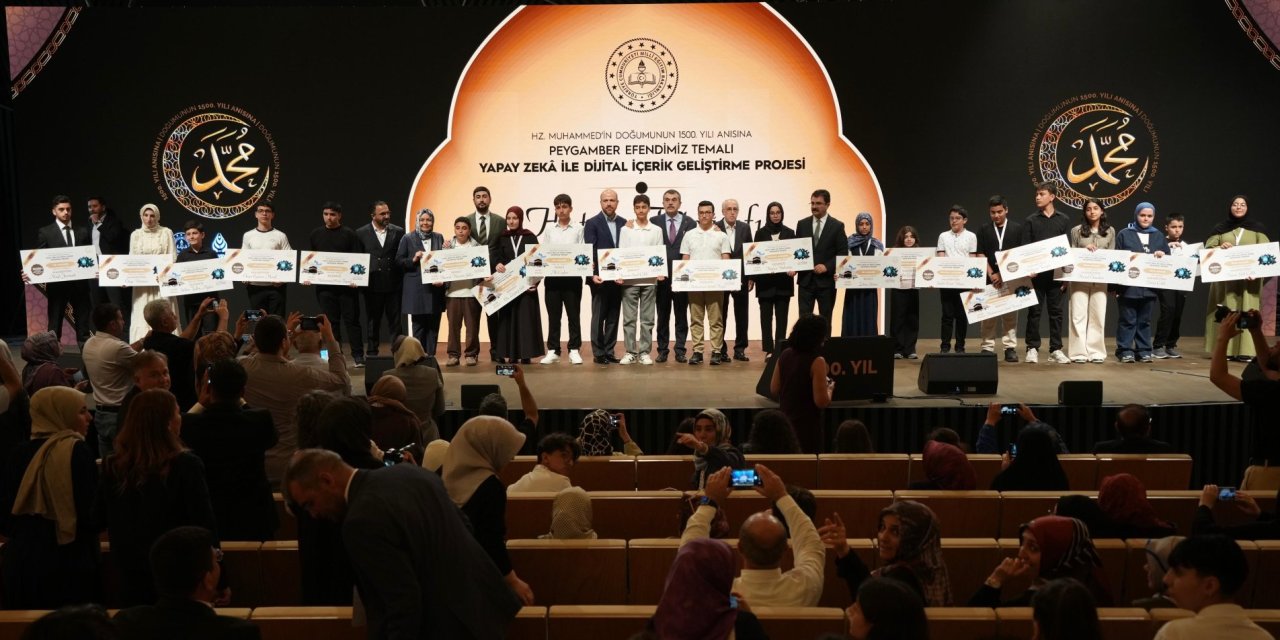 Bakan Tekin Yapay Zekâ Destekli “Peygamberimiz” Projesinin Ödül Törenine Katıldı