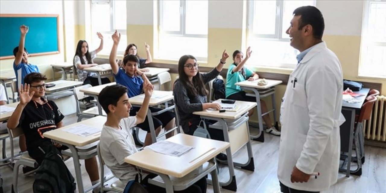 Türkiye'deki Öğretmenler Neden Daha Az Stresli? OECD Verileri Tartışma Yarattı