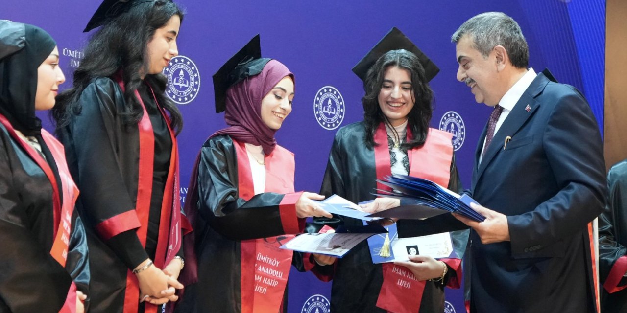 İmam Hatip Liselerinde Yeni Dönem: Bakan Tekin Meslek Dersleri İçin YÖK Çalışmasını Duyurdu