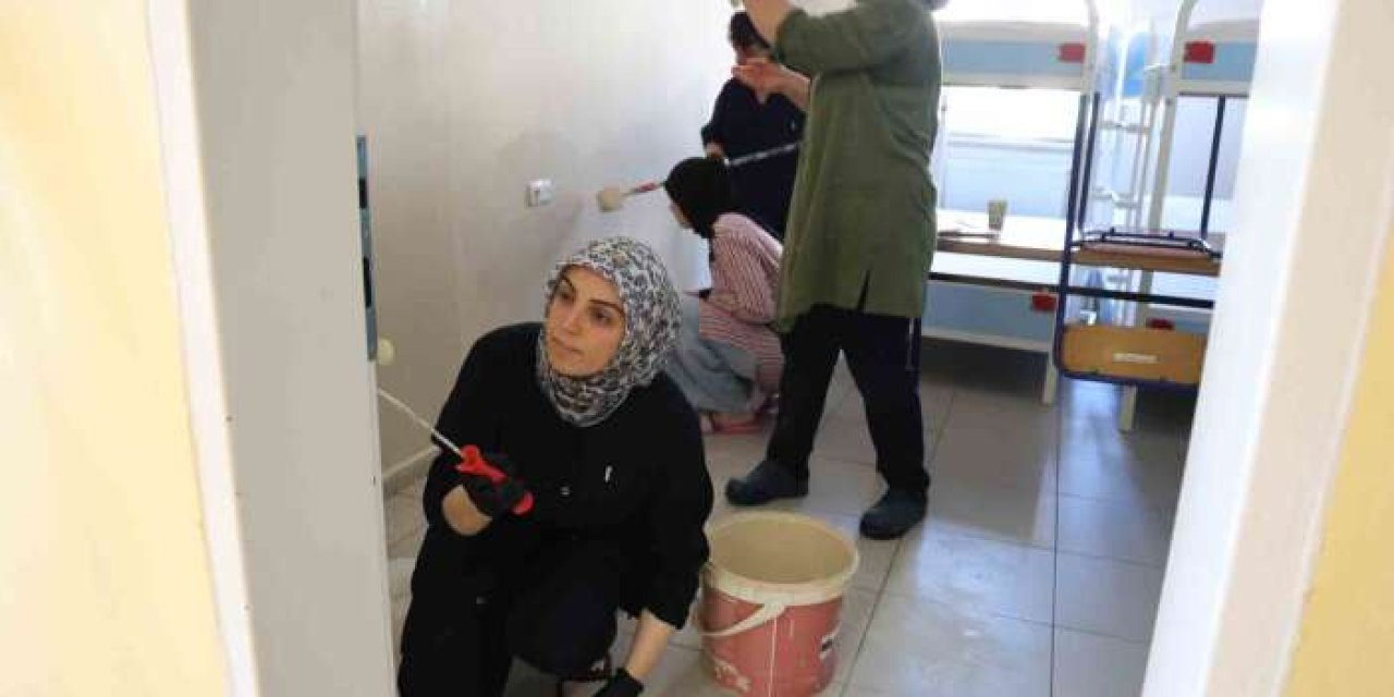 Kalemi Bıraktılar Fırçayı Aldılar: Elazığlı Öğretmenlerden Yürek Isıtan Yaz Mesaisi