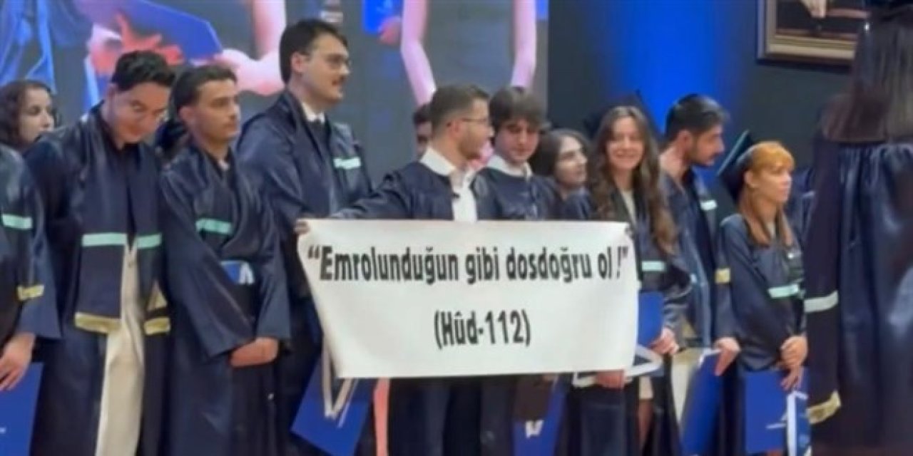 Mezuniyet Töreninde Tartışma: Öğrenci "Ayet Yazılı Pankartım Engellendi" İddiası