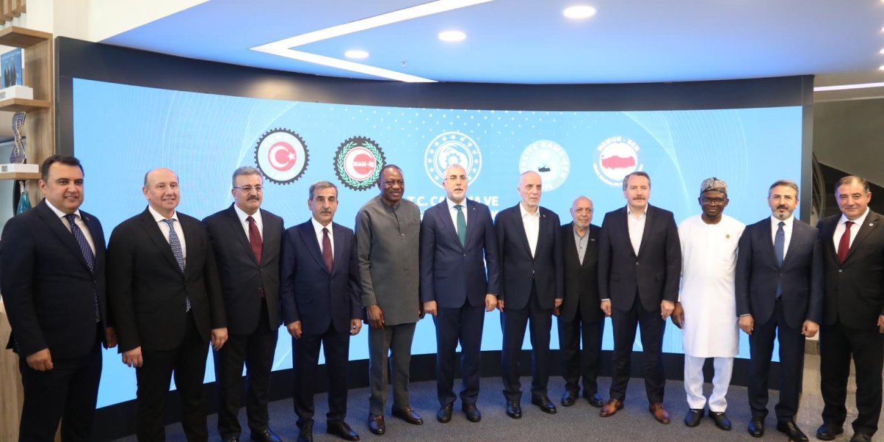"15 Temmuz Hain Darbe Girişimine Karşı Emekçilerin Mücadelesi" Paneli Düzenlendi
