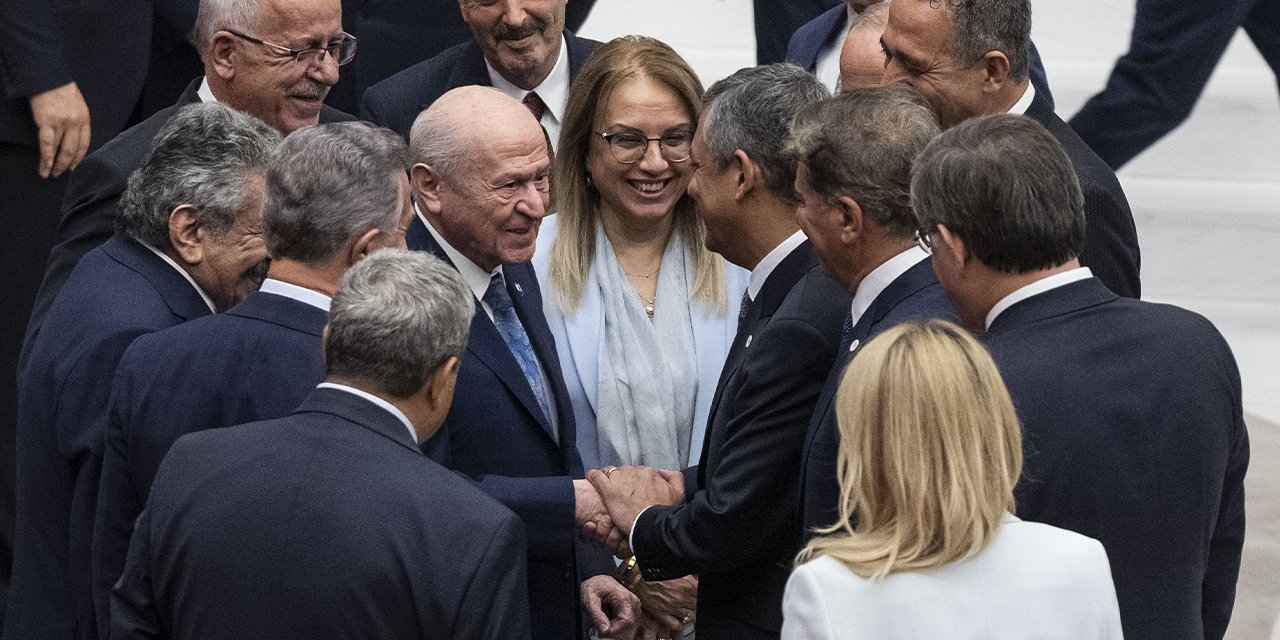 "57 yılda 46, siz bir gecede 91": Bahçeli'den Özel'e espri