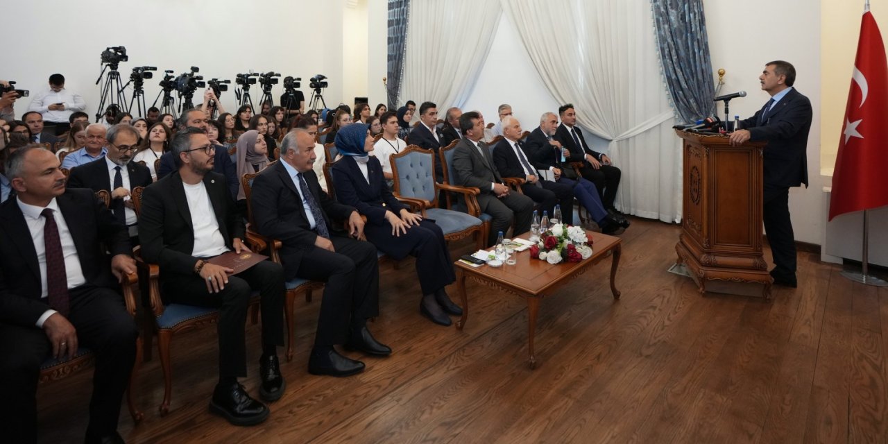 Bakan Tekin Müfredatta üç yeni kavramı açıkladı: Dijital vatan, mavi vatan, gök vatan"