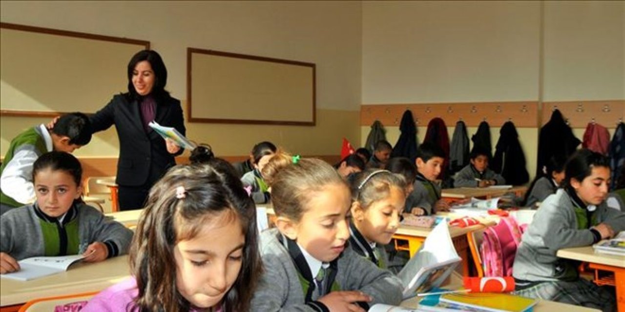 Her yıl 12 bin sınıf öğretmeni norm fazlası olacak!
