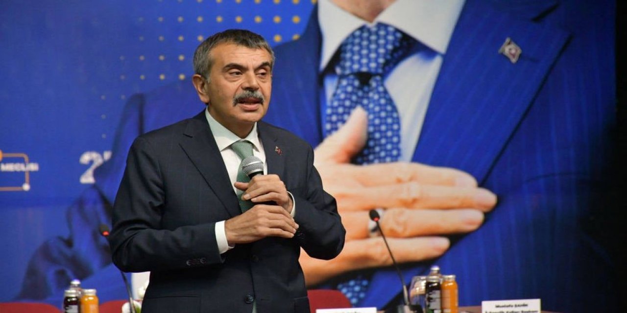 Yusuf Tekin'den kıyafet eleştirilerine tepki: “Sendikanızda nasıl giyineceğinize dair ifade mi var?”