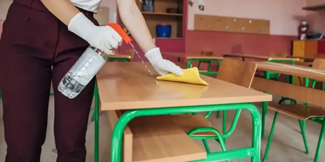Öğretmen Okul Temizliğinden Sorumlu mu? Öğretmenler Okulları Temizliyor Haberi Sosyal Medyayı İkiye Böldü