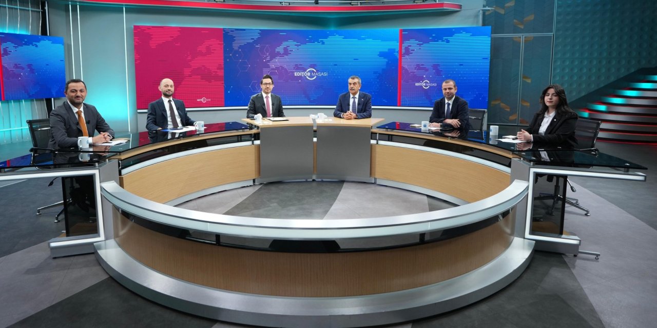 Bakan Tekin'den Öğretmenlere Beyaz Önlük, Müfredat ve Ara Tatil Açıklaması