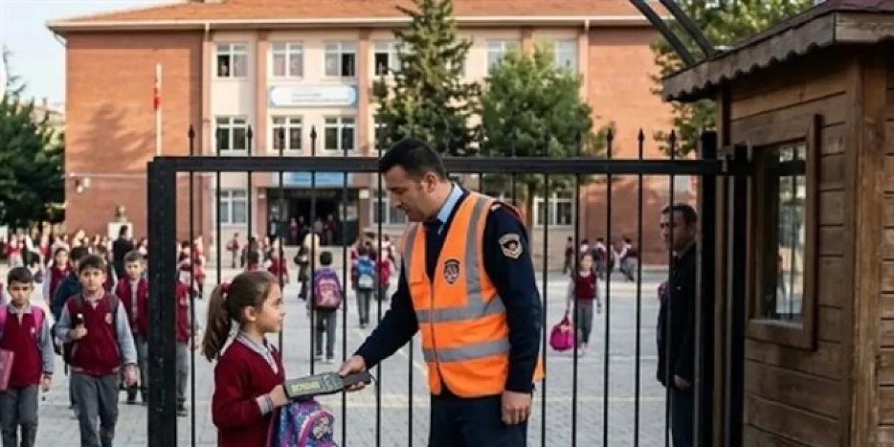 Okullarda 30 Bin Bahçe Görevlisinin Görevi Belli Oldu: Özel Güvenlik Değiller