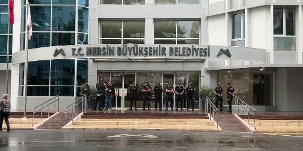 Mersin'de üç belediyeye operasyon: Başkan Vahap Seçer dahil 59 kişi gözaltında