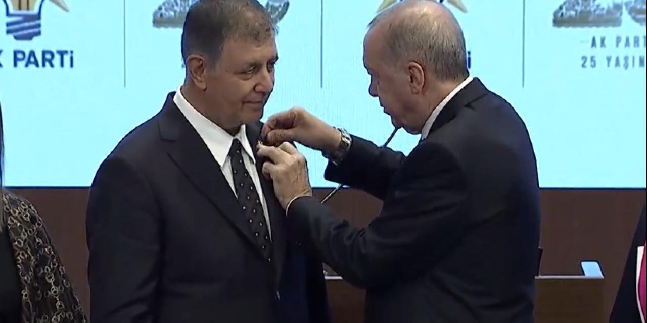 İzmir'de Tarihi Gün: Cemil Tugay AK Parti'ye Katıldı