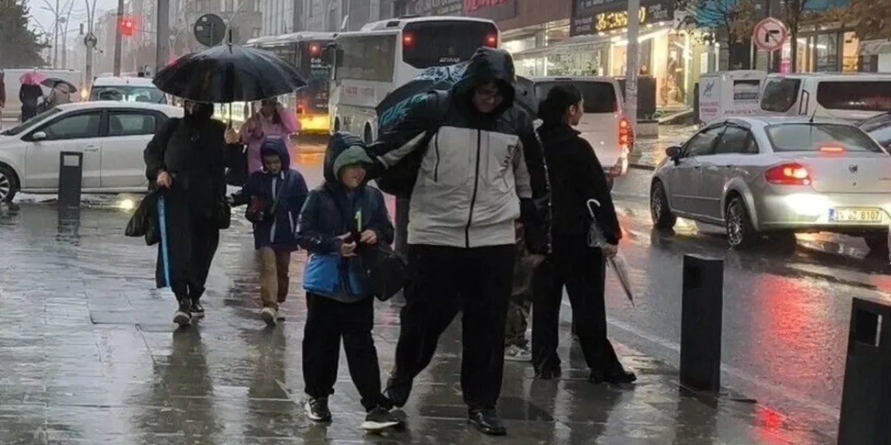 Sağanak Nedeniyle 6 İlde Okullar Tatil: İstanbul, Kocaeli, Sakarya ve 3 İl Daha