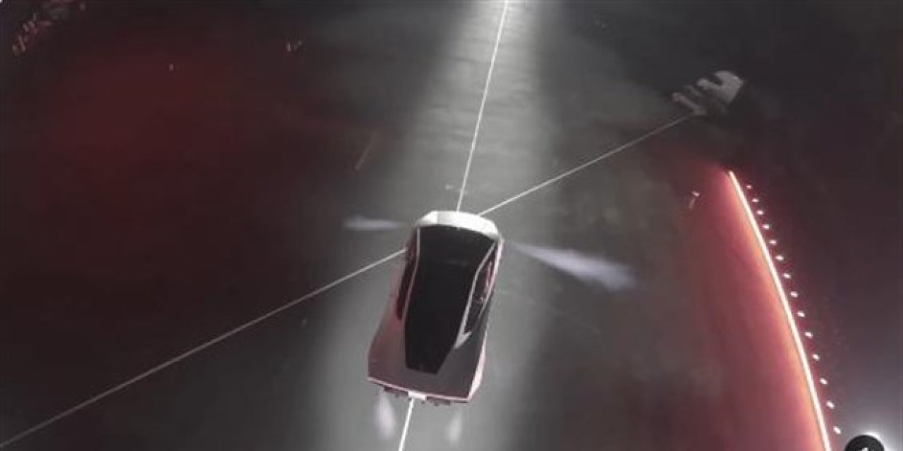 Tesla’nın Uçan Otomobili Tanıtıldı: Havada Takla Attı