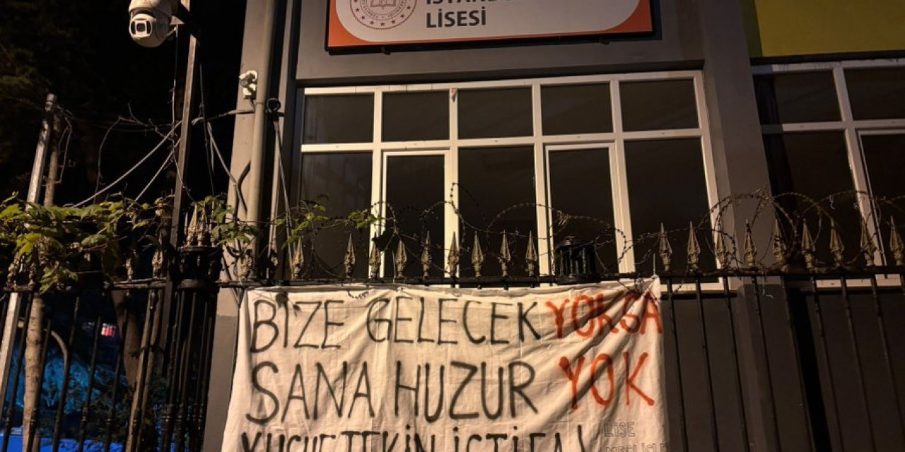 Bakan Tekin’in Kadıköy Lisesi Ziyareti Öncesi Asılan Pankartlarla İlgili Soruşturma