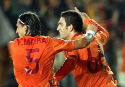 Bayılacağımı bilsem yine oynarım