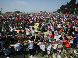 Halay çekmek zayıflatıyor!