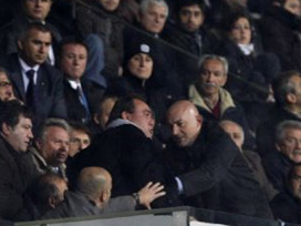 Taraftarın istifaya davet ettiği Demirören