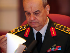 YAŞ'ta iki askeri personele ihraç