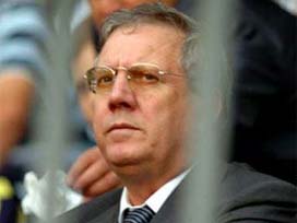 Aziz Yıldırım vurarak istifa etti VİDEO