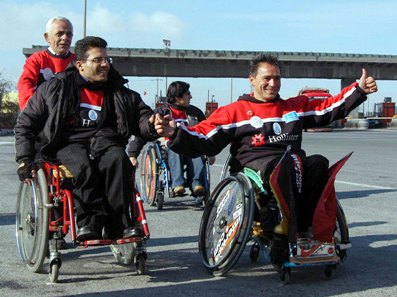 BAŞBAKANLIKTAN BAŞARILI ÖZÜRLÜ SPORCULARA PLAKET