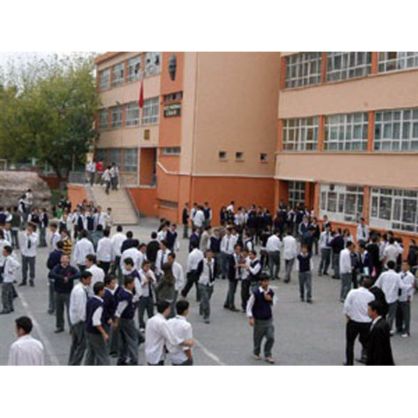 Öğrencinin ağabeyi müdür ve öğretmenleri darp etti