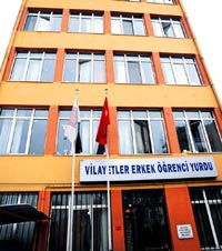 Vicdansız müdire öğrencileri çarptı