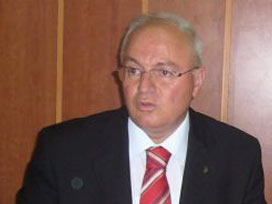 'Padişah' hayranı öğretmene uzaklaşrtırma