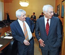 İsrailli Müsteşar üç dakika bekledi