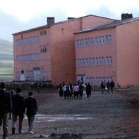 Sahte diplomayla 10 yıl öğretmenlik yaptı