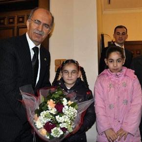 Kalıbına tüküren öğrenciyle gurur duyuyor