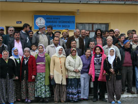 Müdür, okula jandarma eşliğinde girdi