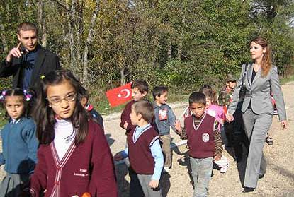 Keles, Pınar öğretmene ağlıyor