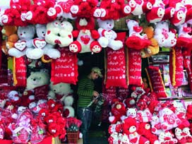 Muhafazakarların yeni keşfi: Sevgililer günü