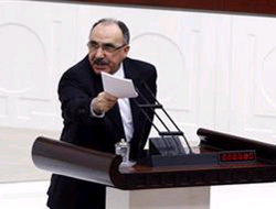 Meclis'te vekillerin yumrukları sıkılı