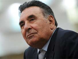 Aydın Doğan ailecek Umre'de