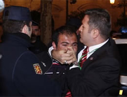 Erdoğan'a papuç atmanın cezası